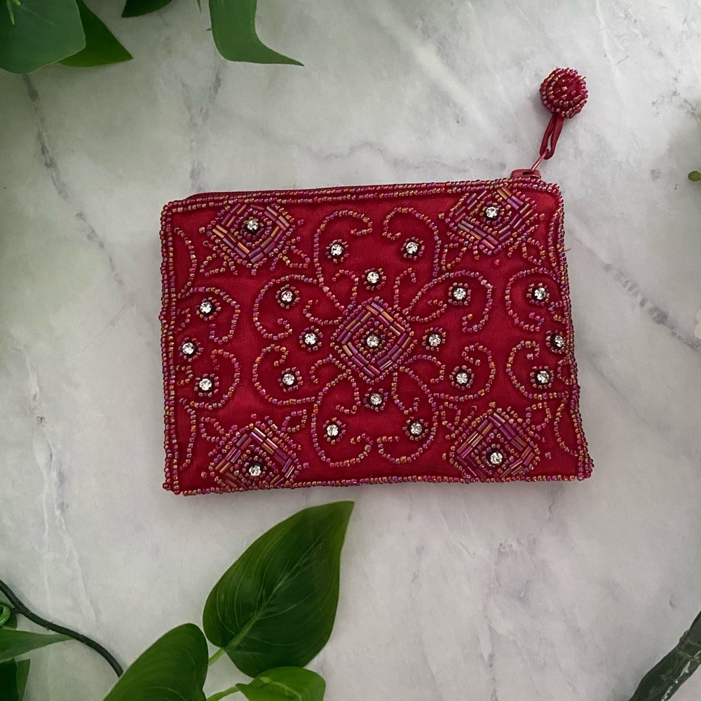 VINTAGE BEADED CHANGE PURSE!